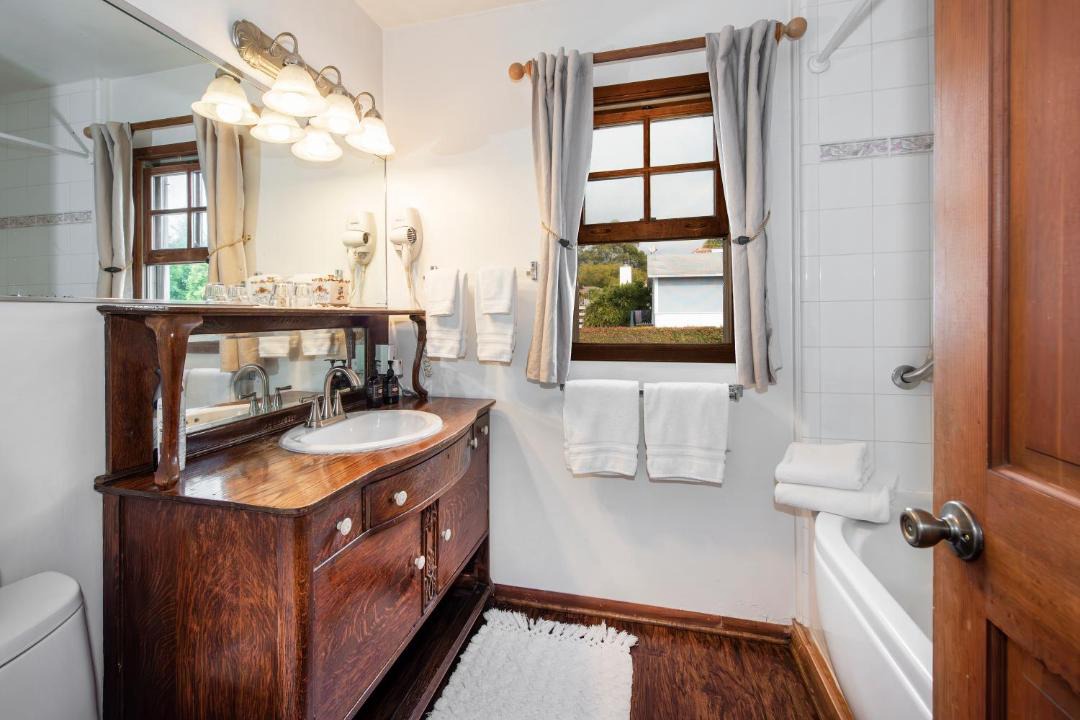 Photo of Bathroom in Oak Park