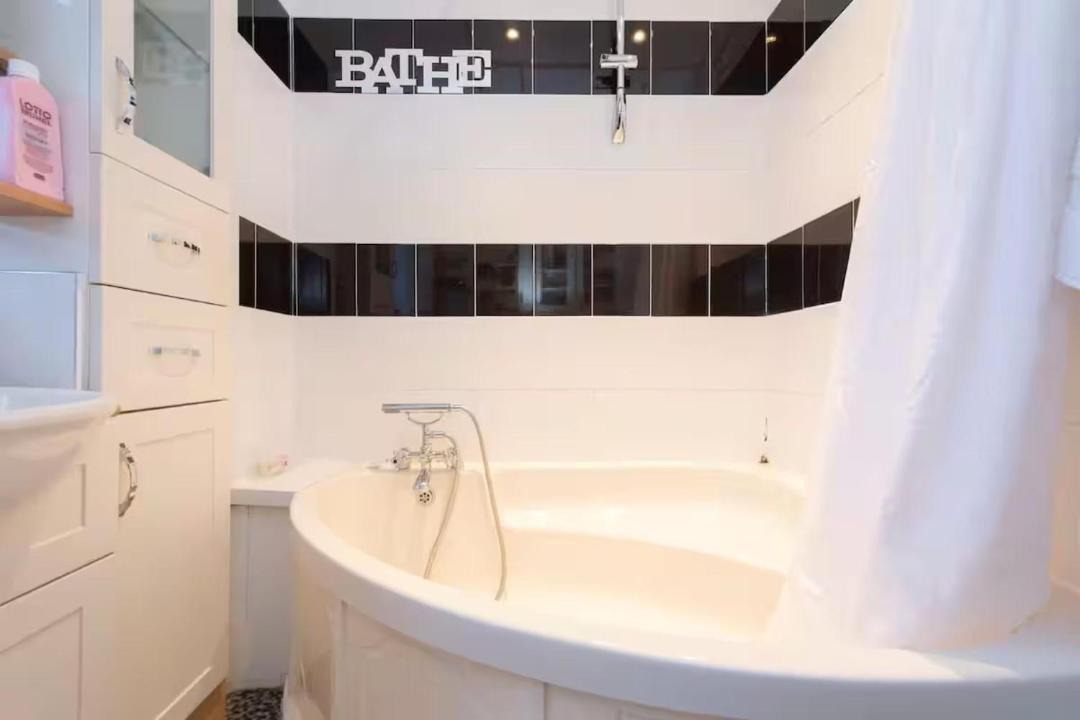 Photo of Bathroom in Custom House