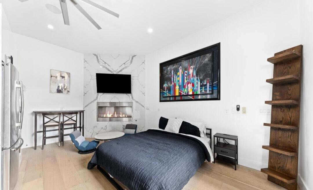 Photo of Bedroom in Beverly Grove