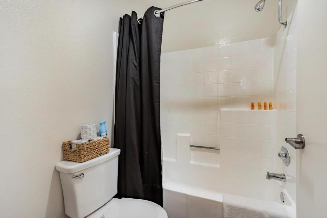 Photo of Bathroom in Los Feliz
