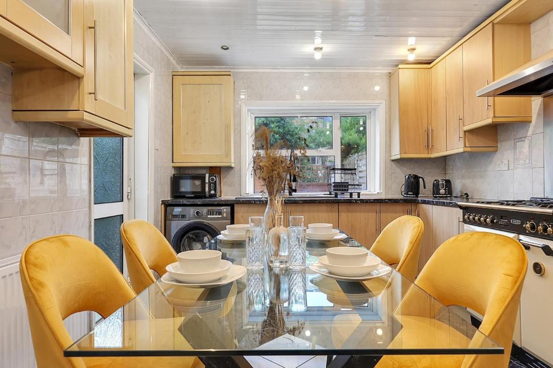 Photo of Kitchen in Leabridge