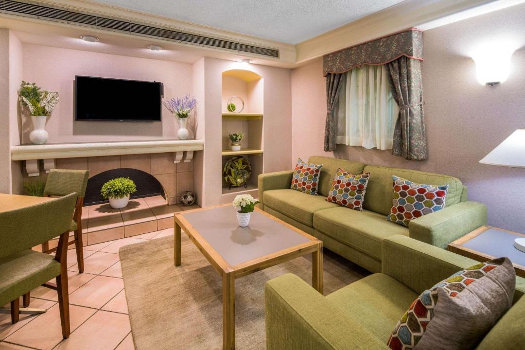 Photo of Livingroom in Vista