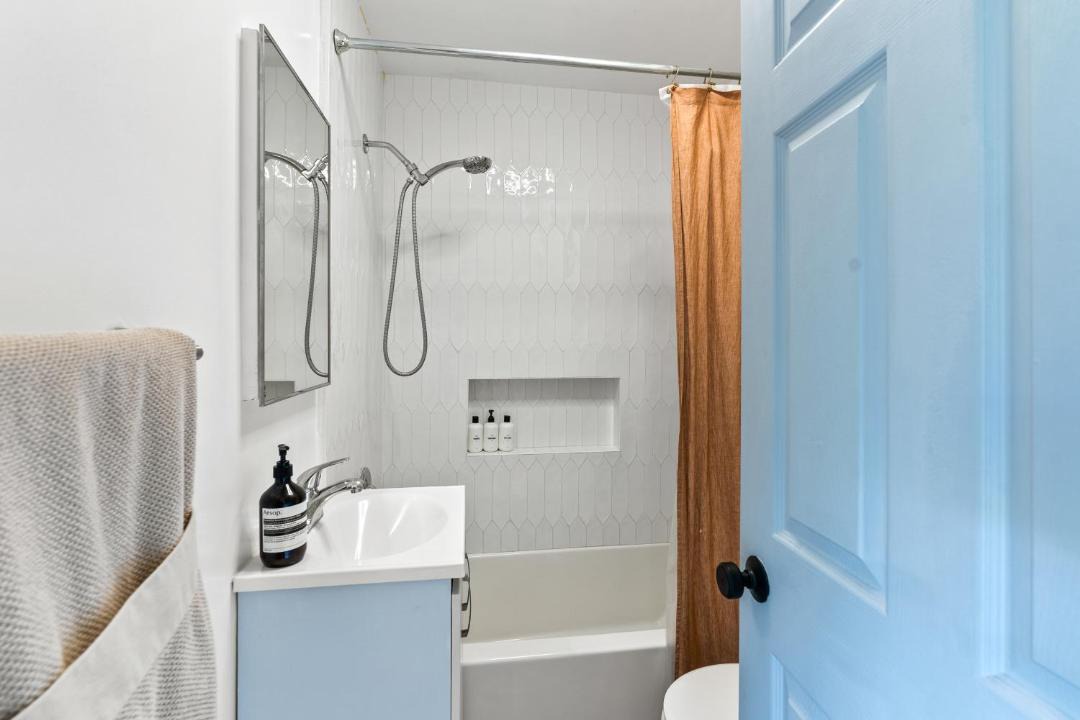 Photo of Bathroom in Hollywood Hills West