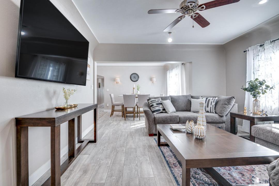 Photo of Livingroom in East Los Angeles
