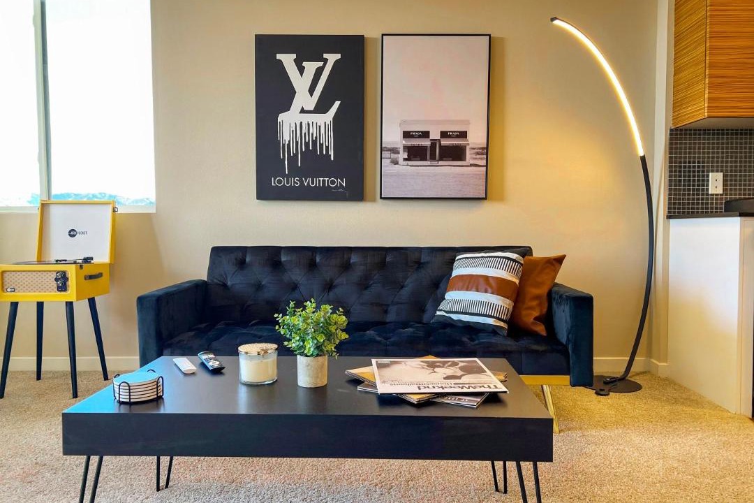 Photo of Livingroom in Mid-Wilshire