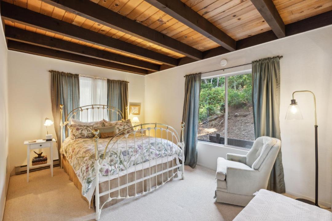 Photo of Bedroom in Kelseyville