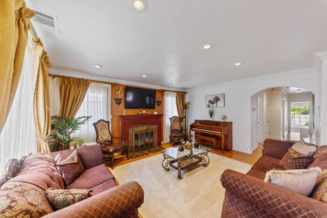 Photo of Livingroom in Sawtelle