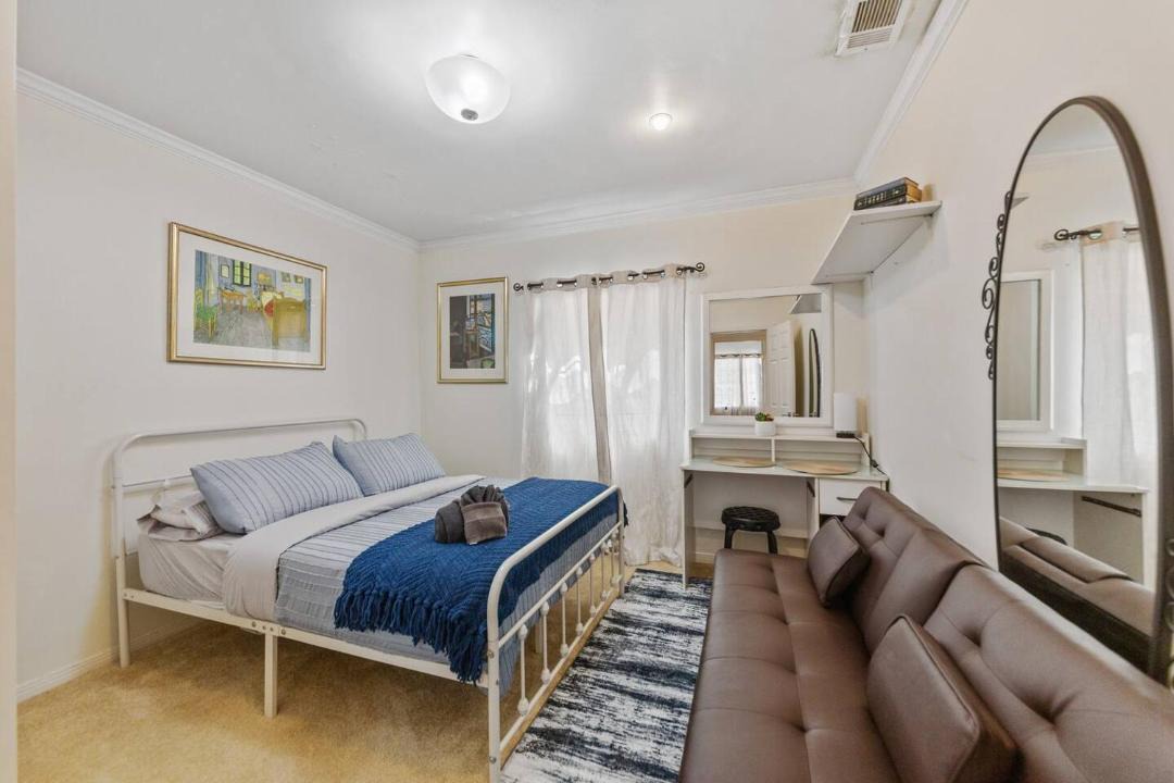 Photo of Bedroom in Sawtelle