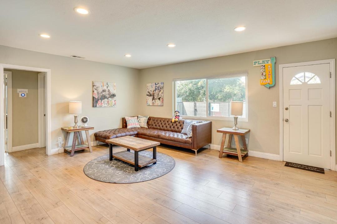 Photo of Livingroom in Northwest Anaheim
