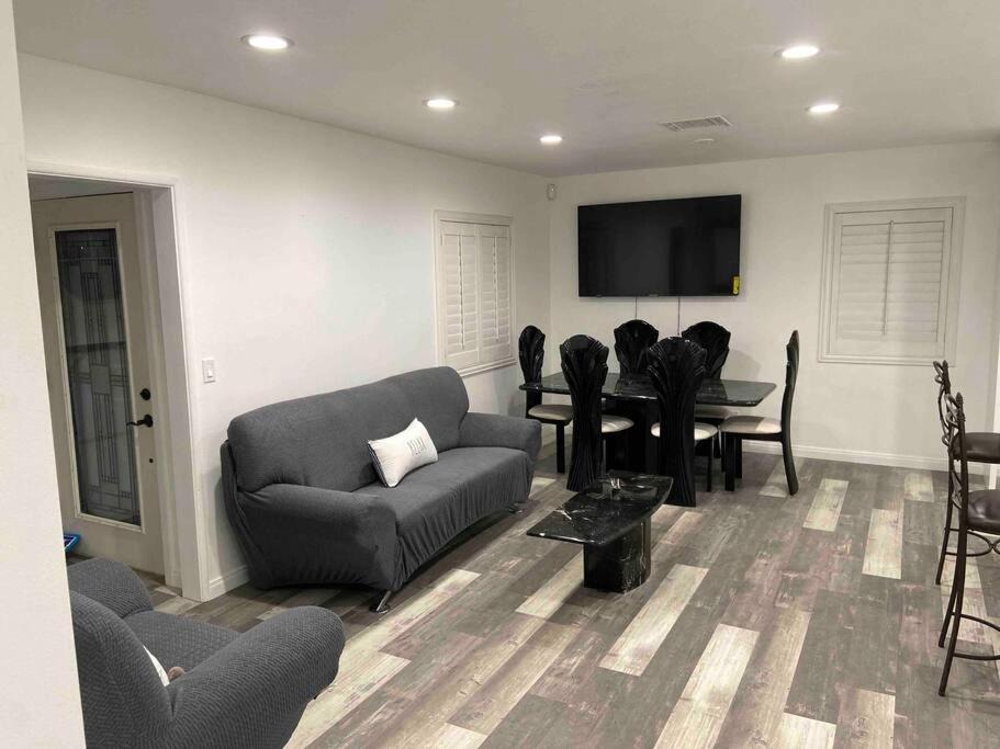 Photo of Livingroom in West Rancho Dominguez