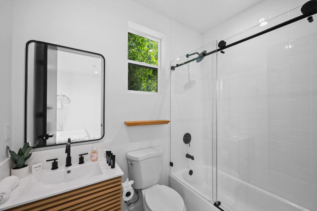 Photo of Bathroom in Pico-Union
