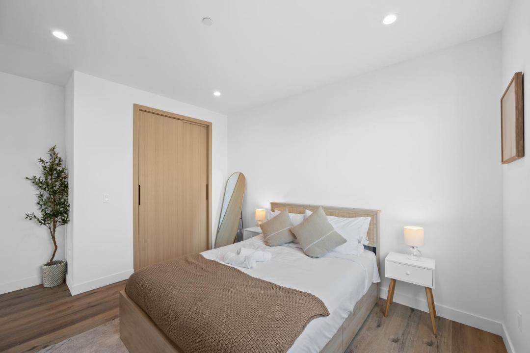 Photo of Bedroom in Pico-Union