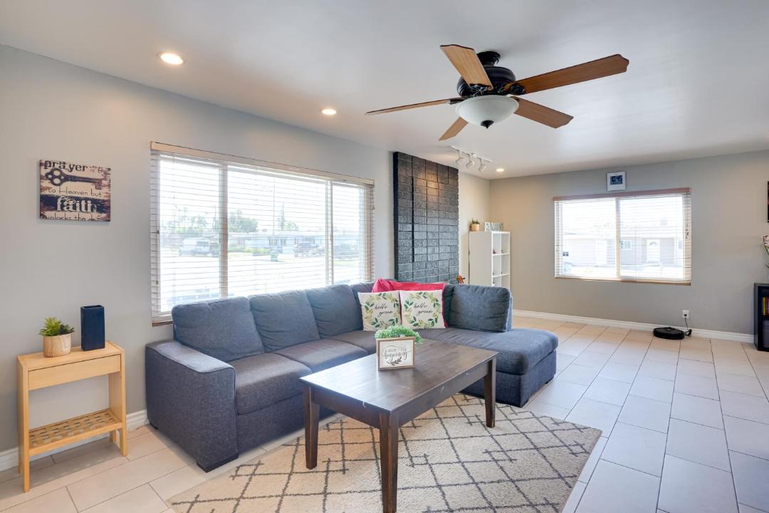 Photo of Livingroom in North Tustin