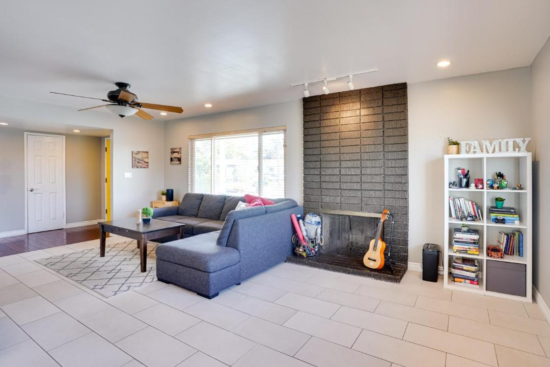 Photo of Livingroom in North Tustin