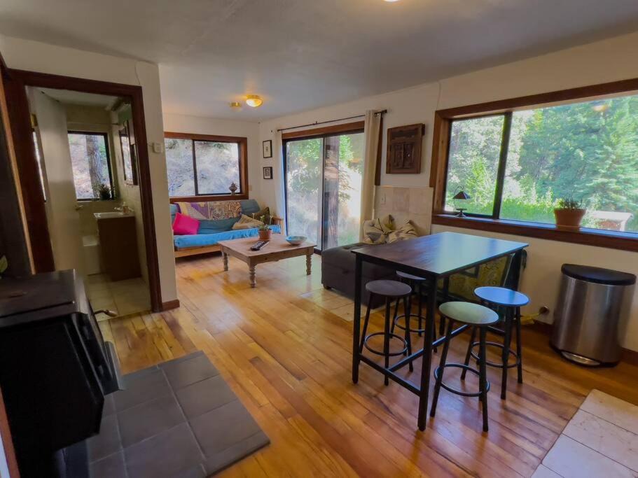 Photo of Livingroom in Garberville