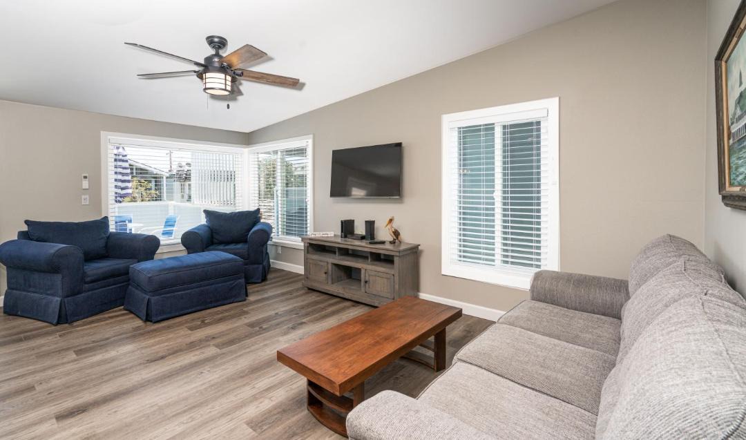 Photo of Livingroom in Balboa Island