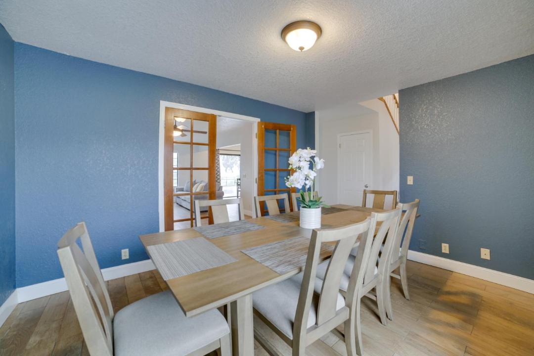 Photo of Livingroom in Hollister