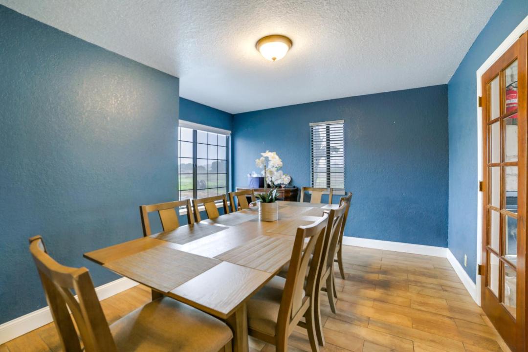 Photo of Livingroom in Hollister