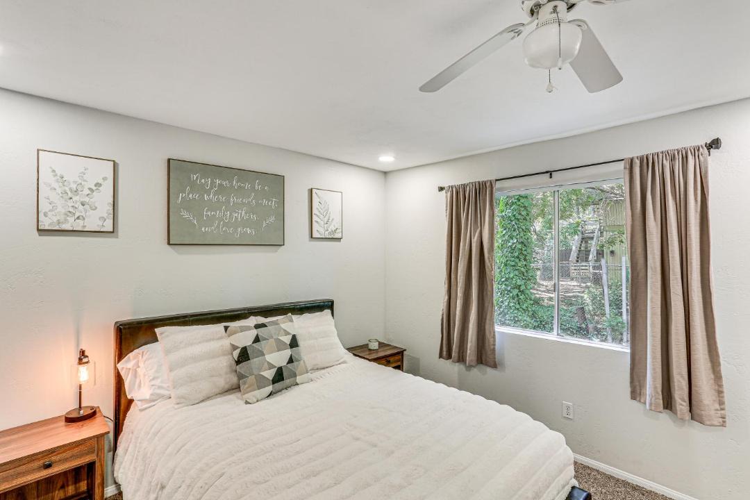 Photo of Bedroom in Crestline