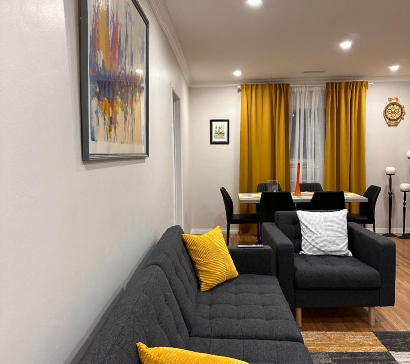 Photo of Livingroom in Valley Glen