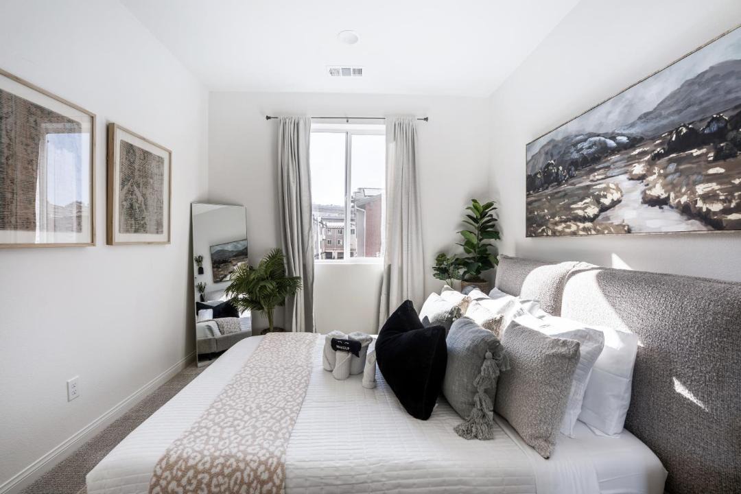 Photo of Bedroom in Lemon Grove