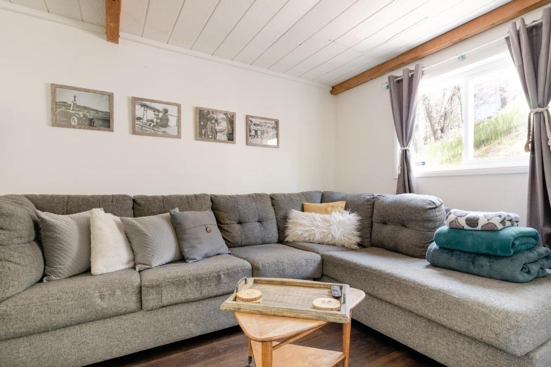 Photo of Livingroom in Cedar Glen
