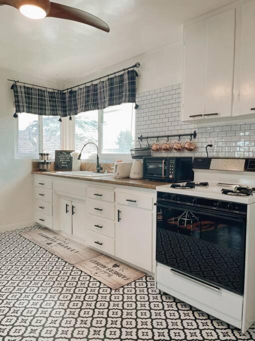 Photo of Kitchen in Midway City