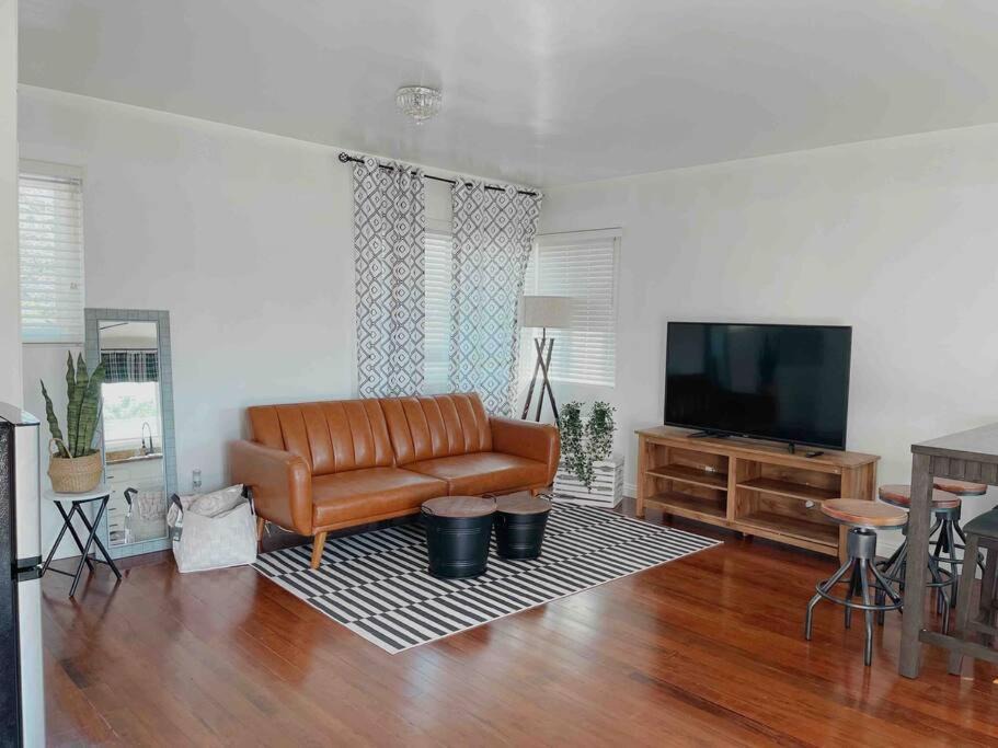 Photo of Livingroom in Midway City