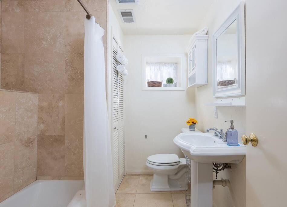 Photo of Bathroom in Twin Peaks