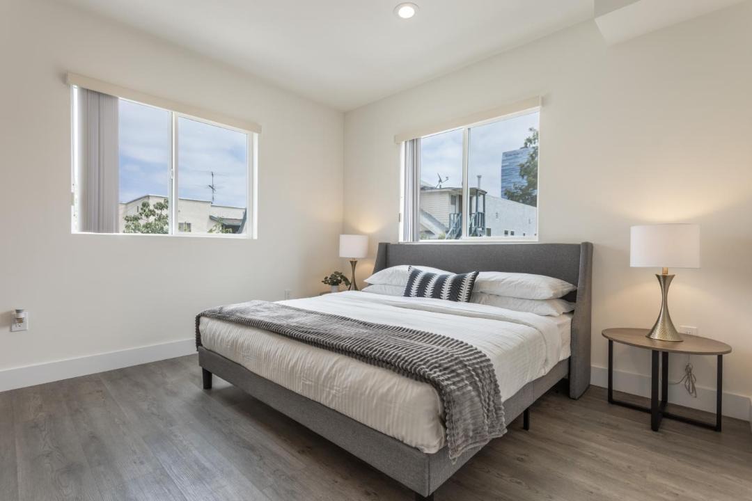 Photo of Bedroom in Pico-Union
