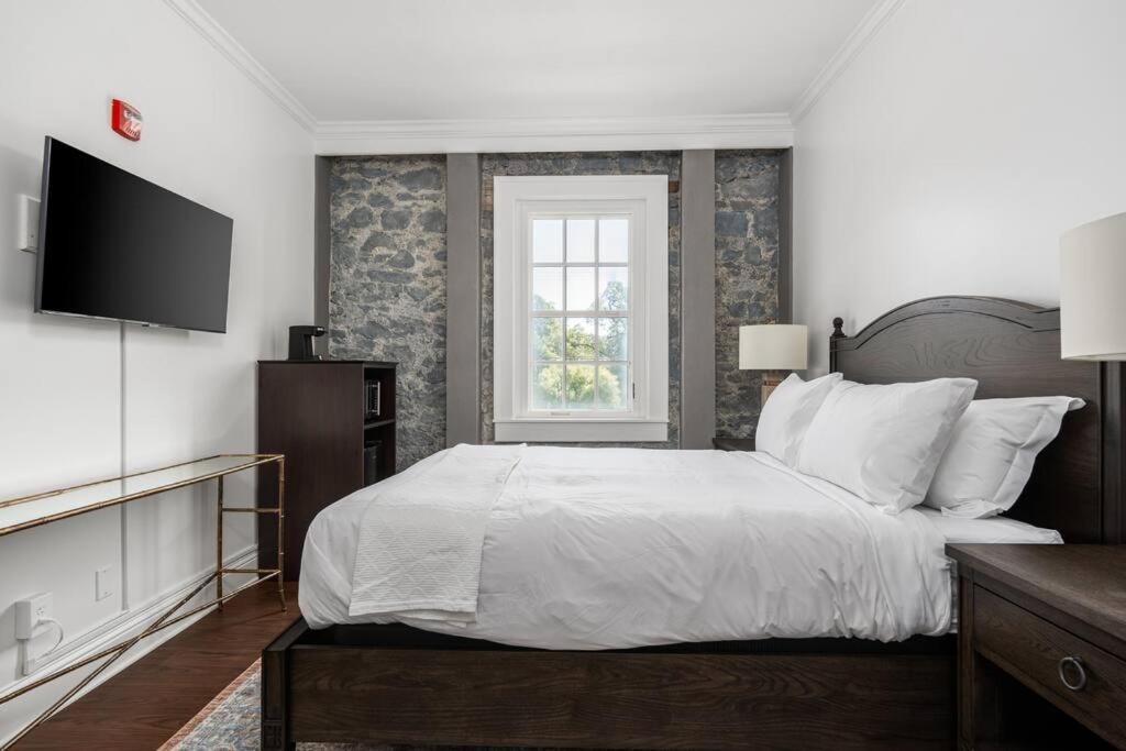 Photo of Bedroom in Santa Rosa