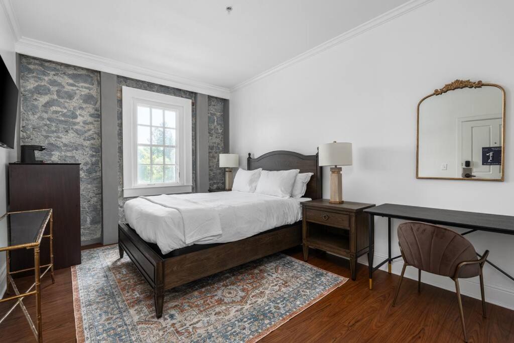 Photo of Bedroom in Santa Rosa
