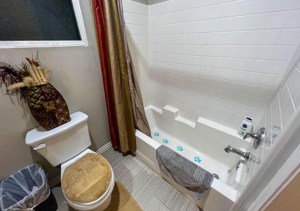 Photo of Bathroom in Sylmar