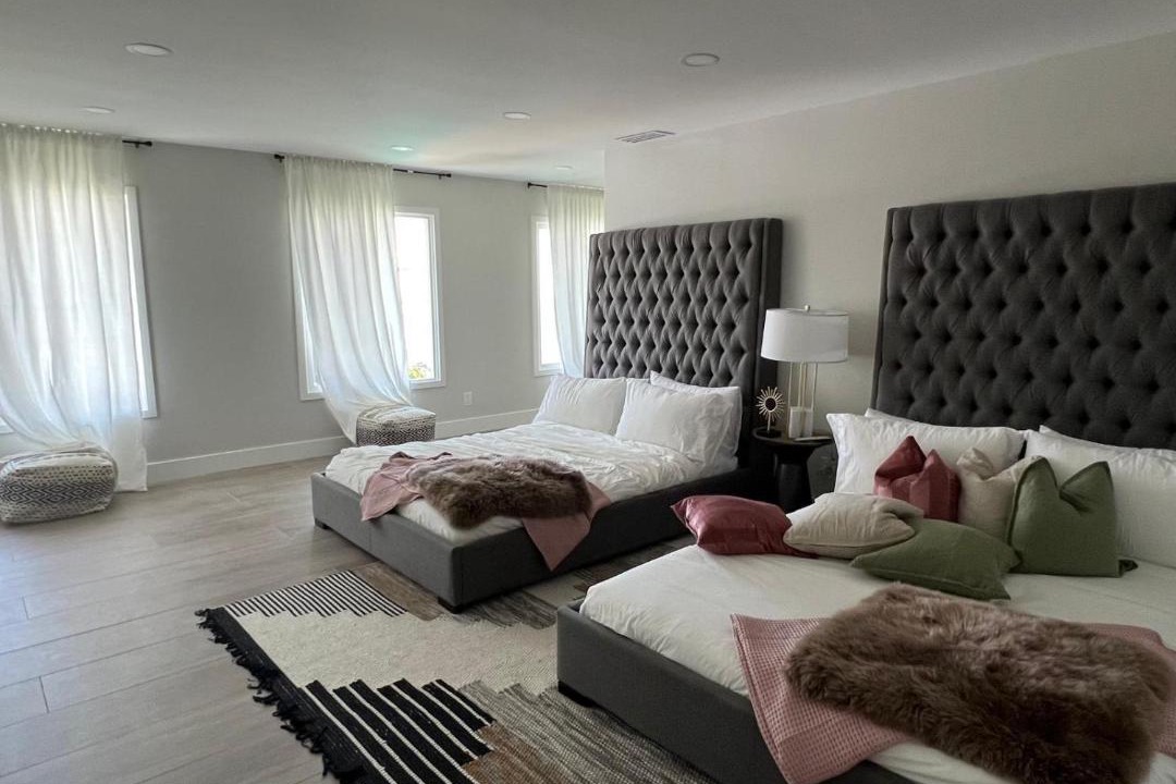 Photo of Others in Hollywood Hills West