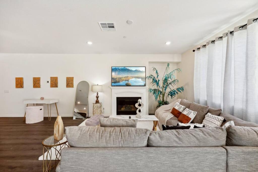 Photo of Livingroom in Sun City