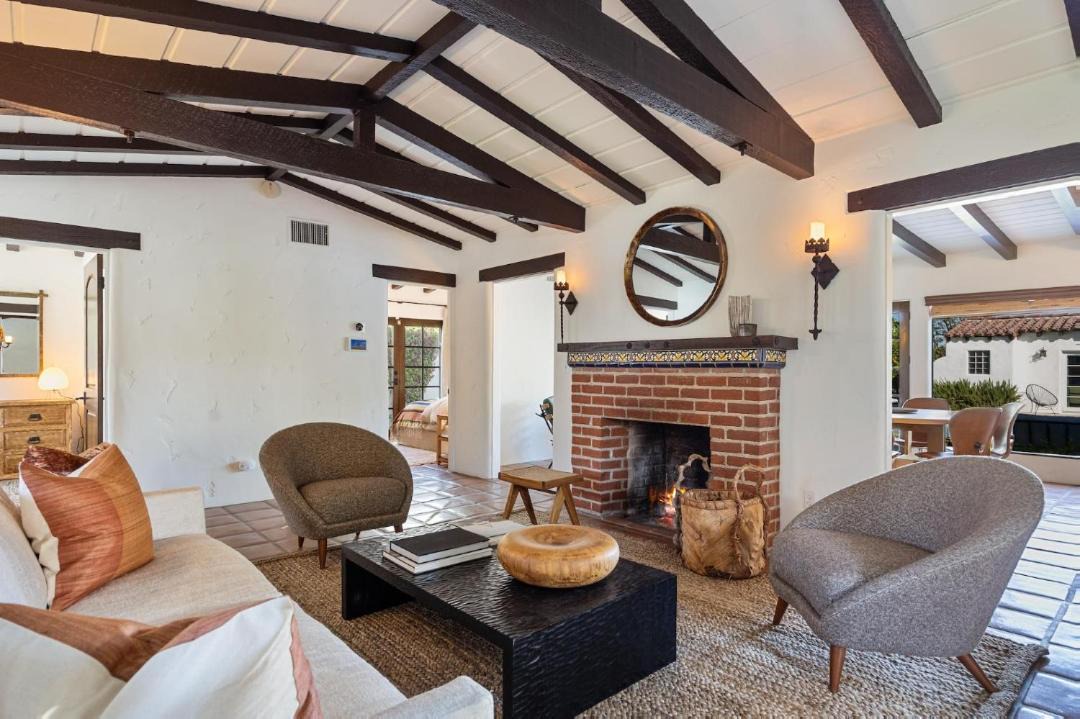 Photo of Livingroom in Araby Commons