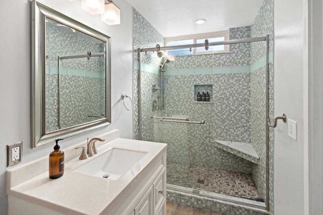 Photo of Bathroom in South Mission Beach