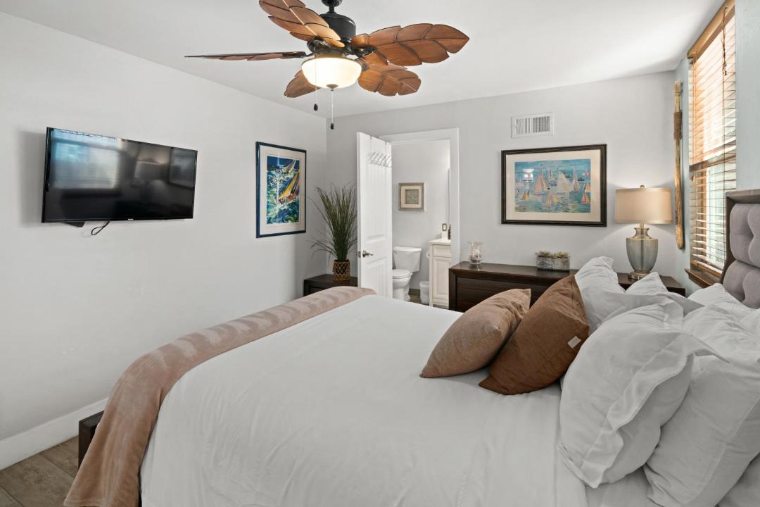 Photo of Bedroom in South Mission Beach