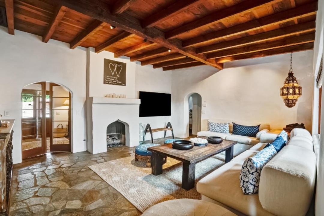 Photo of Livingroom in Magnesia Falls Cove