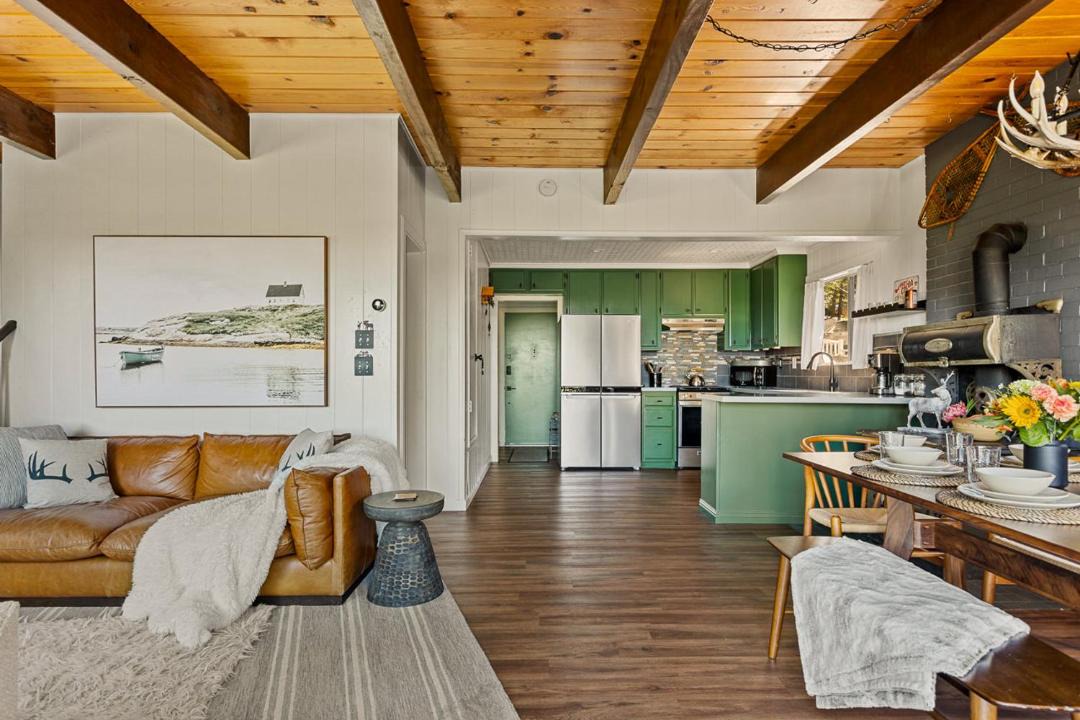 Photo of Livingroom in Arrowhead Villas
