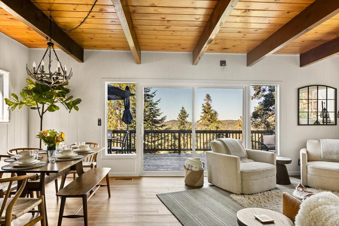 Photo of Livingroom in Arrowhead Villas