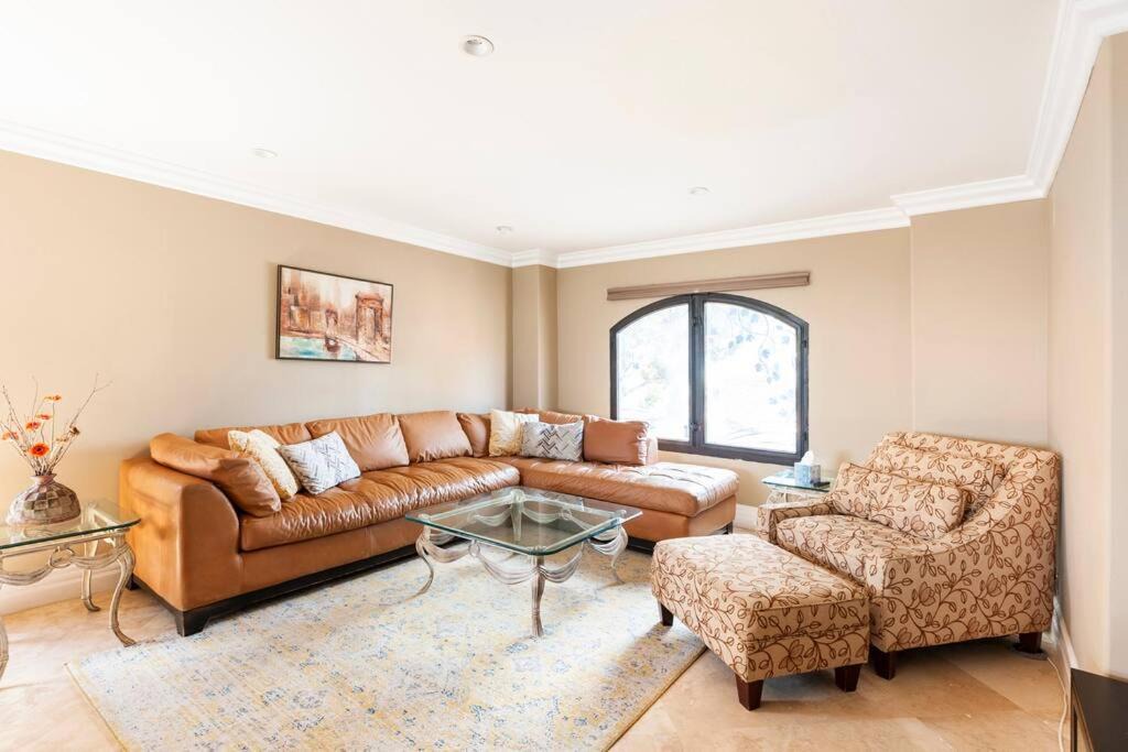 Photo of Livingroom in Calabasas