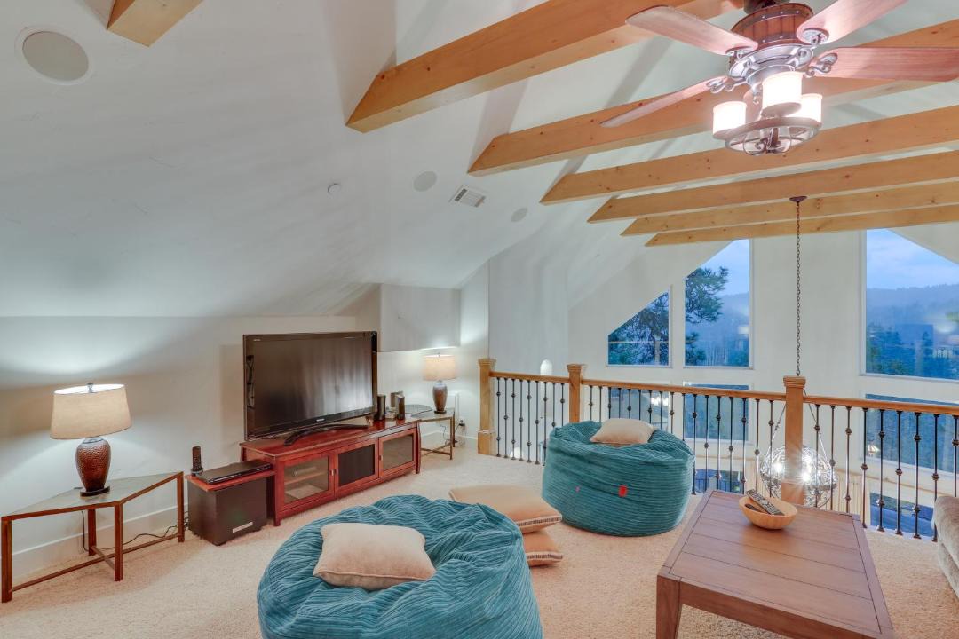 Photo of Livingroom in Blue Jay