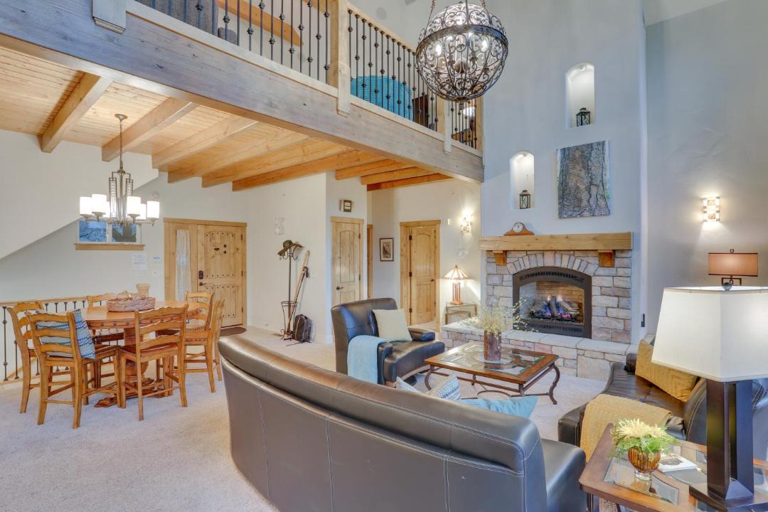Photo of Livingroom in Blue Jay