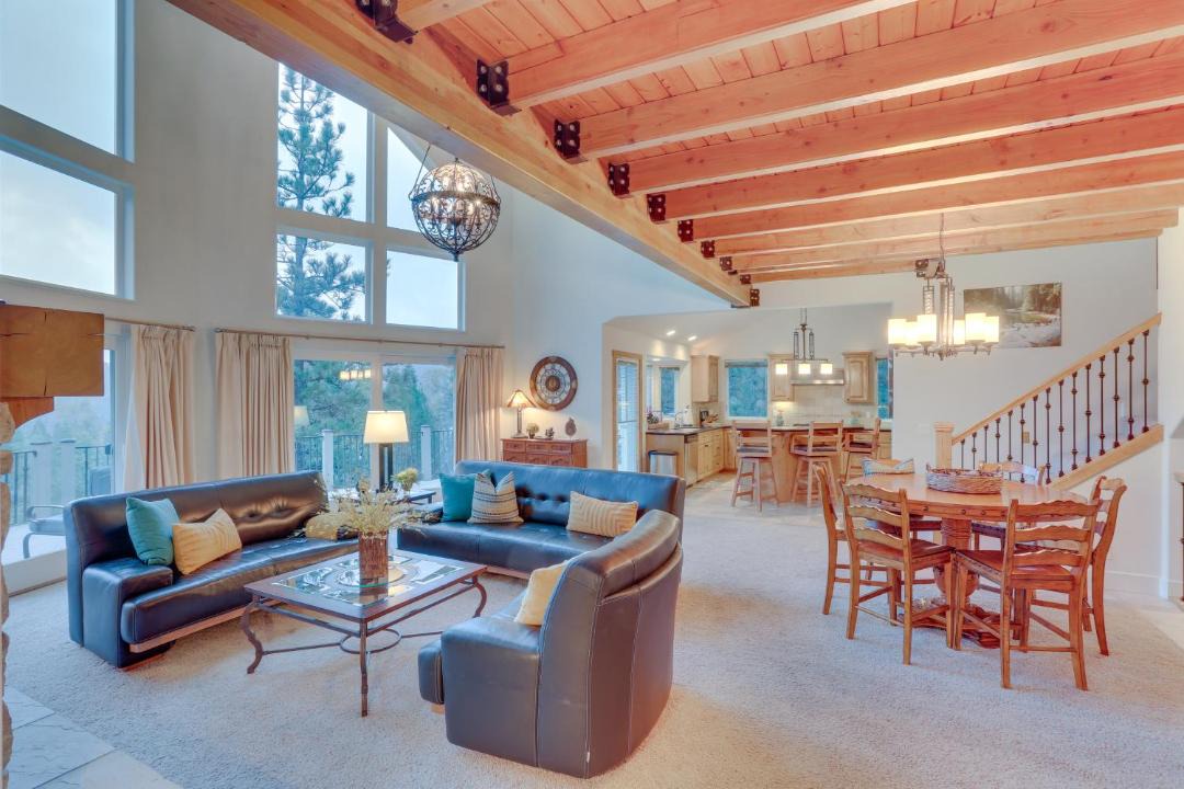 Photo of Livingroom in Blue Jay