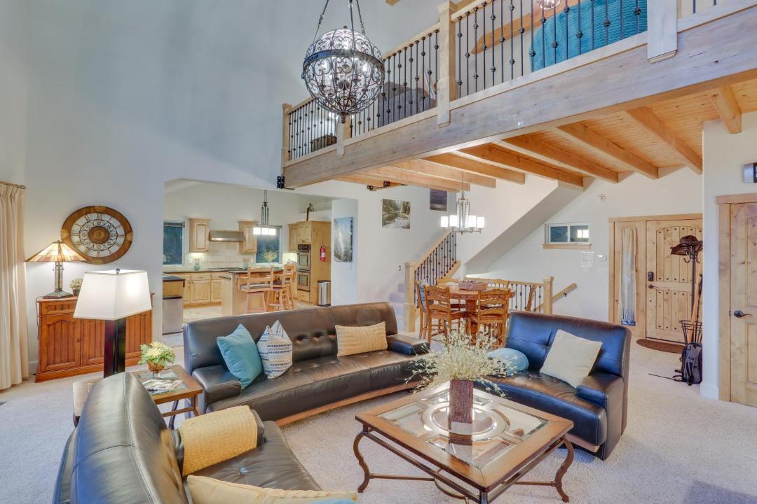Photo of Livingroom in Blue Jay