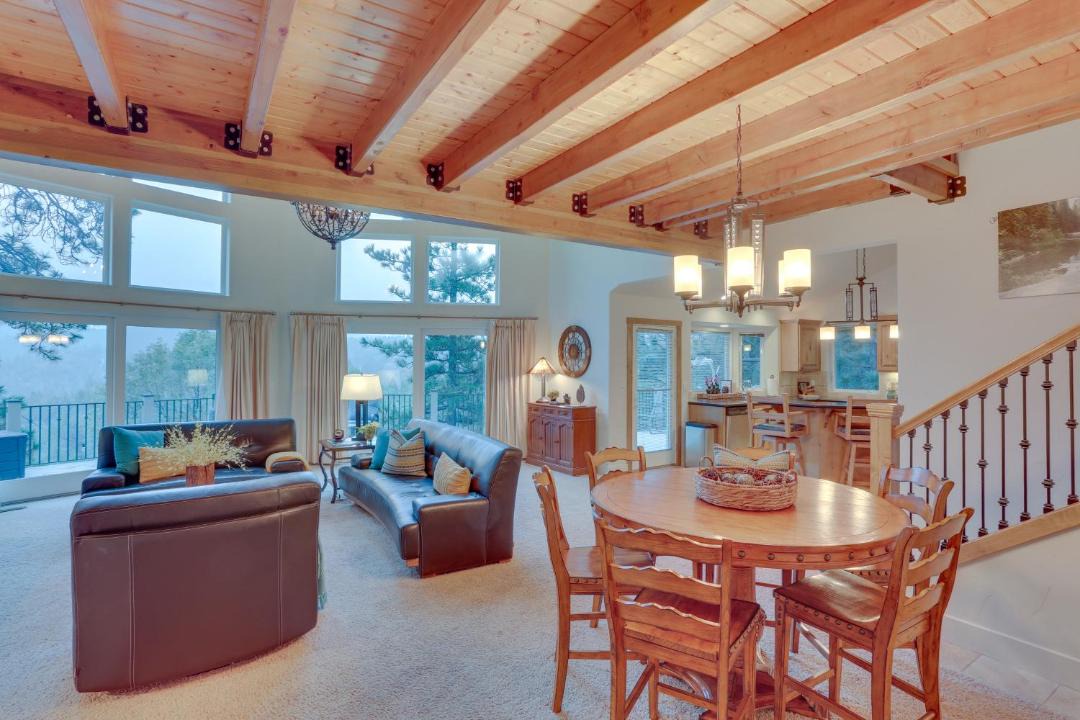 Photo of Livingroom in Blue Jay