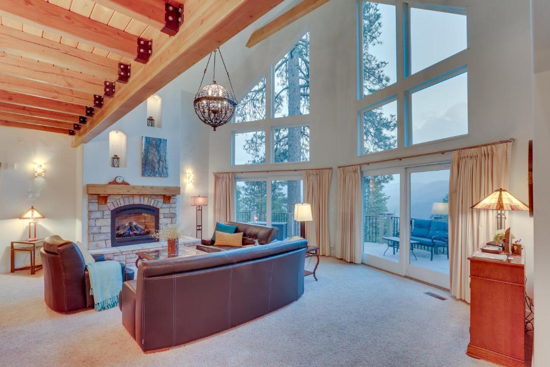 Photo of Livingroom in Blue Jay
