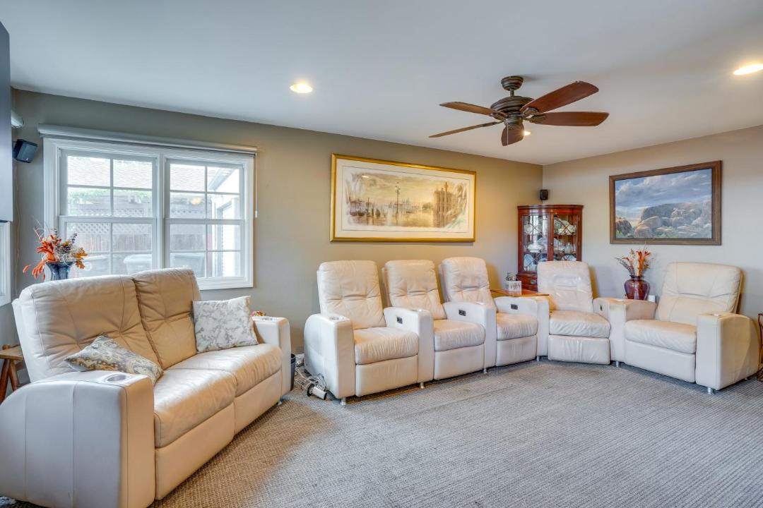 Photo of Livingroom in East Side Costa Mesa