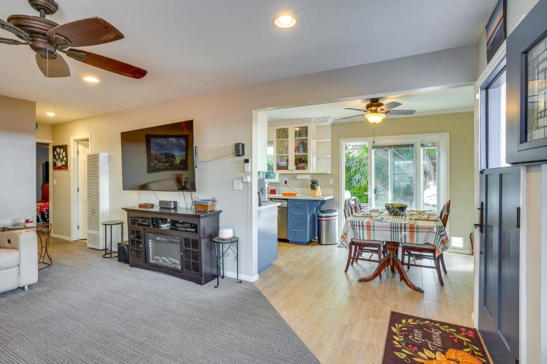 Photo of Livingroom in East Side Costa Mesa